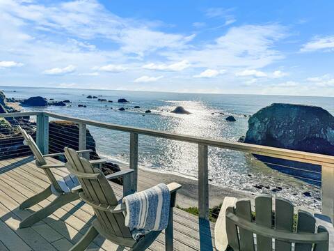 Navigate Stays Oceanfront w/ Stunning Views & Deck
