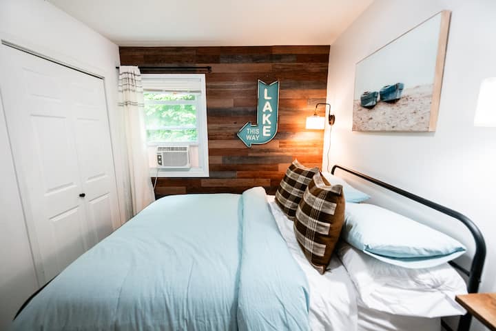 The Double Bedroom has a closet, AC & a wardrobe to fit all your items. 