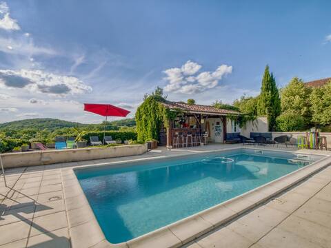 Cosy family home with a shared pool
