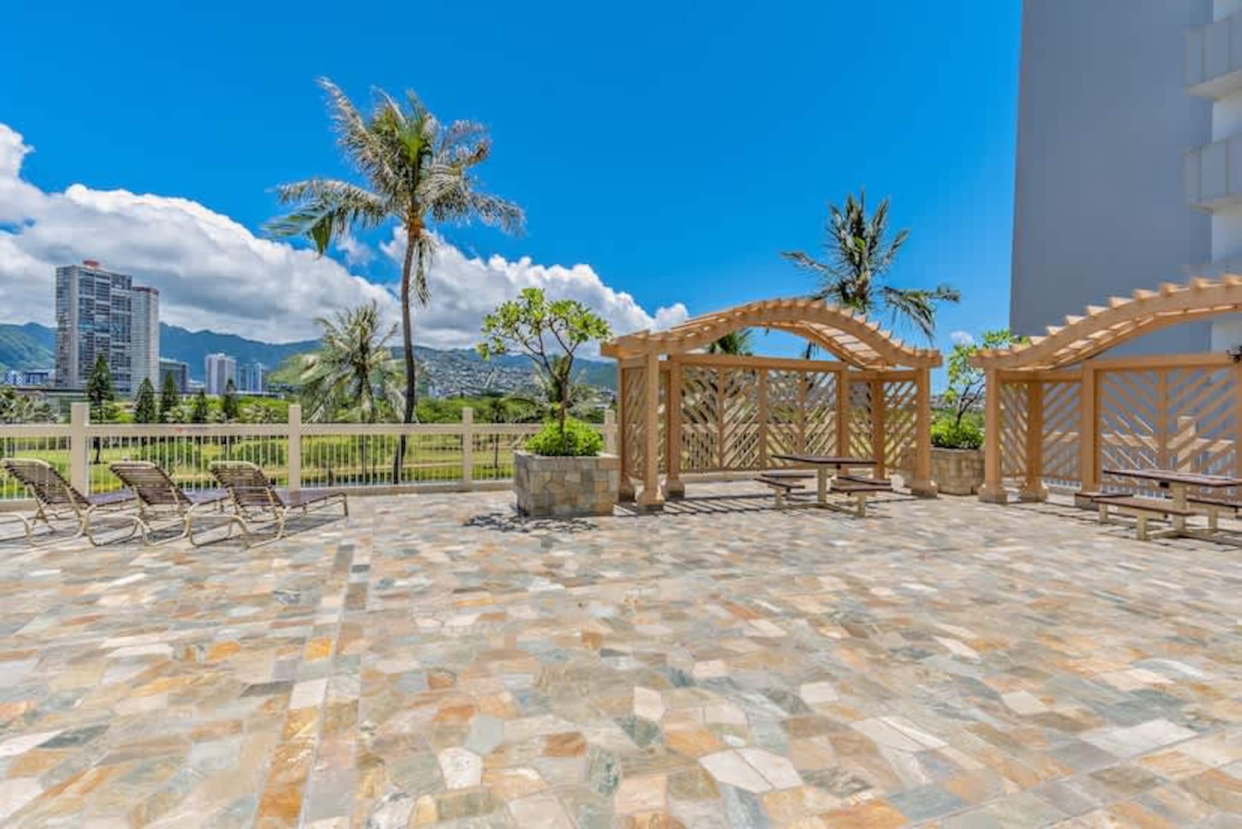 Condo in Honolulu · ★4.91 · 1 bedroom · 3 beds · 1 private bath - Image 31