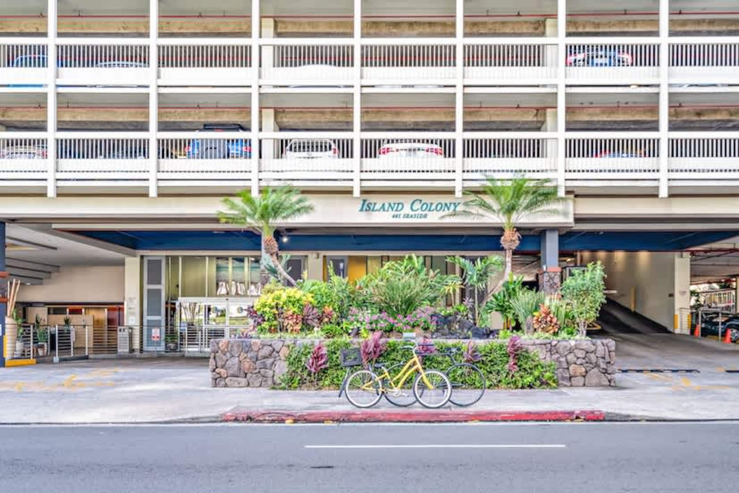 Condo in Honolulu · ★4.91 · 1 bedroom · 3 beds · 1 private bath - Image 40