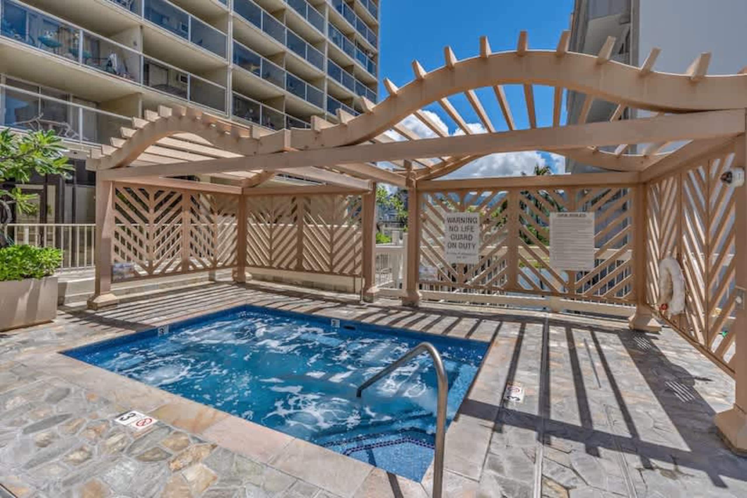 Condo in Honolulu · ★4.91 · 1 bedroom · 3 beds · 1 private bath - Image 45