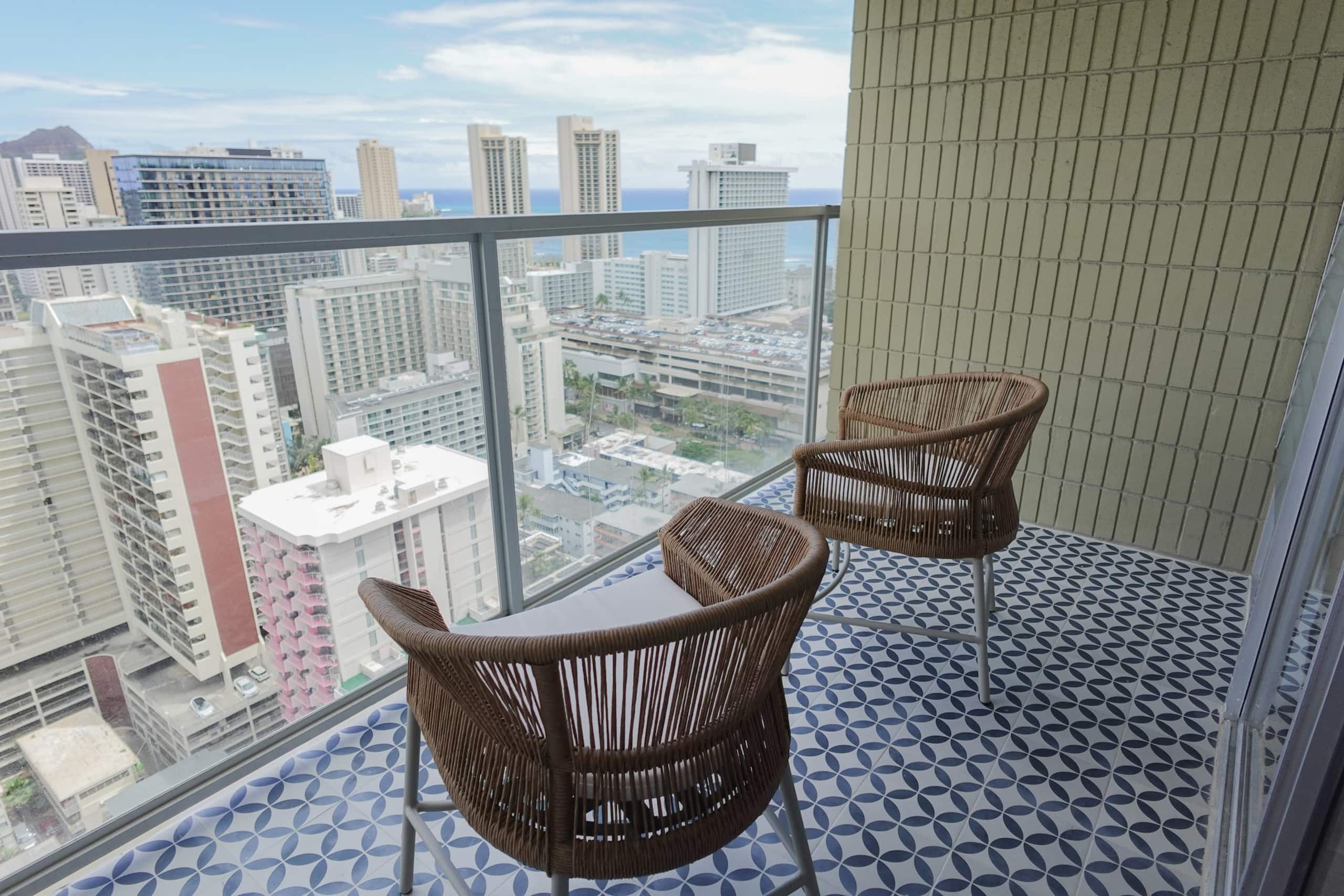 Condo in Honolulu · ★4.91 · 1 bedroom · 3 beds · 1 private bath - Image 6