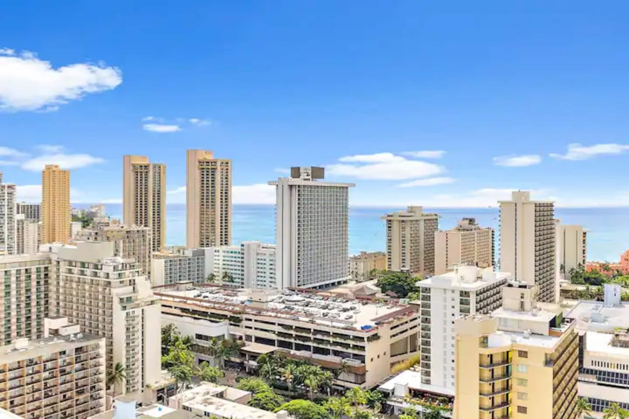 Condo in Honolulu · ★4.91 · 1 bedroom · 3 beds · 1 private bath - Image 27