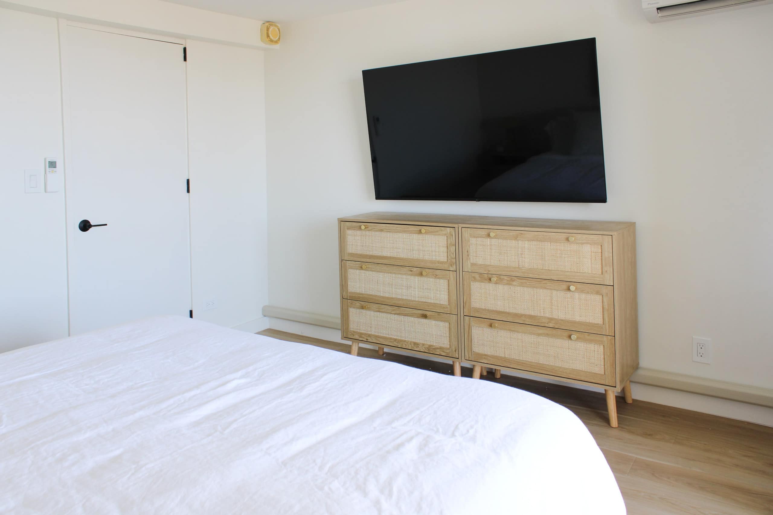Condo in Honolulu · ★4.91 · 1 bedroom · 3 beds · 1 private bath - Image 11