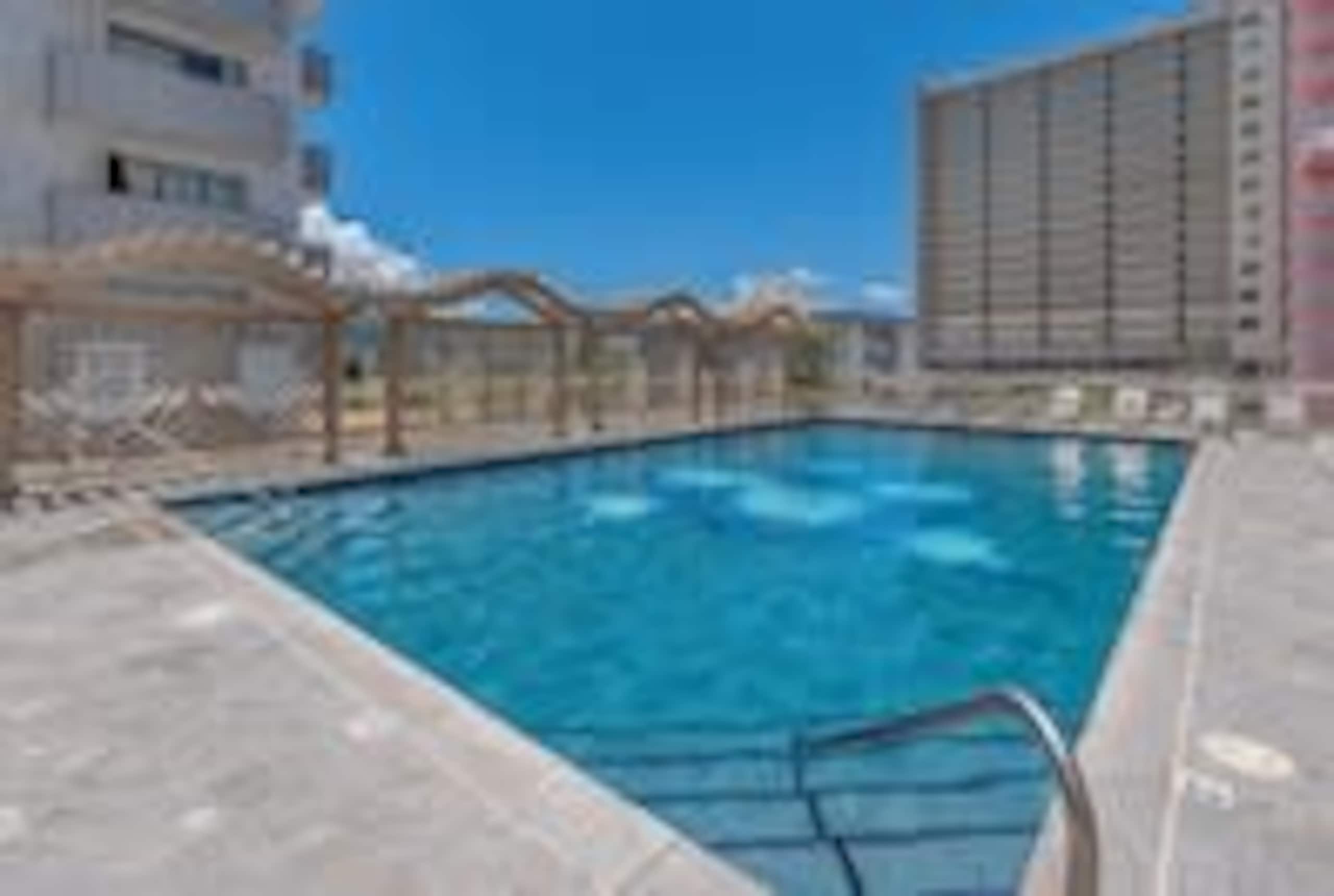Condo in Honolulu · ★4.91 · 1 bedroom · 3 beds · 1 private bath - Image 34
