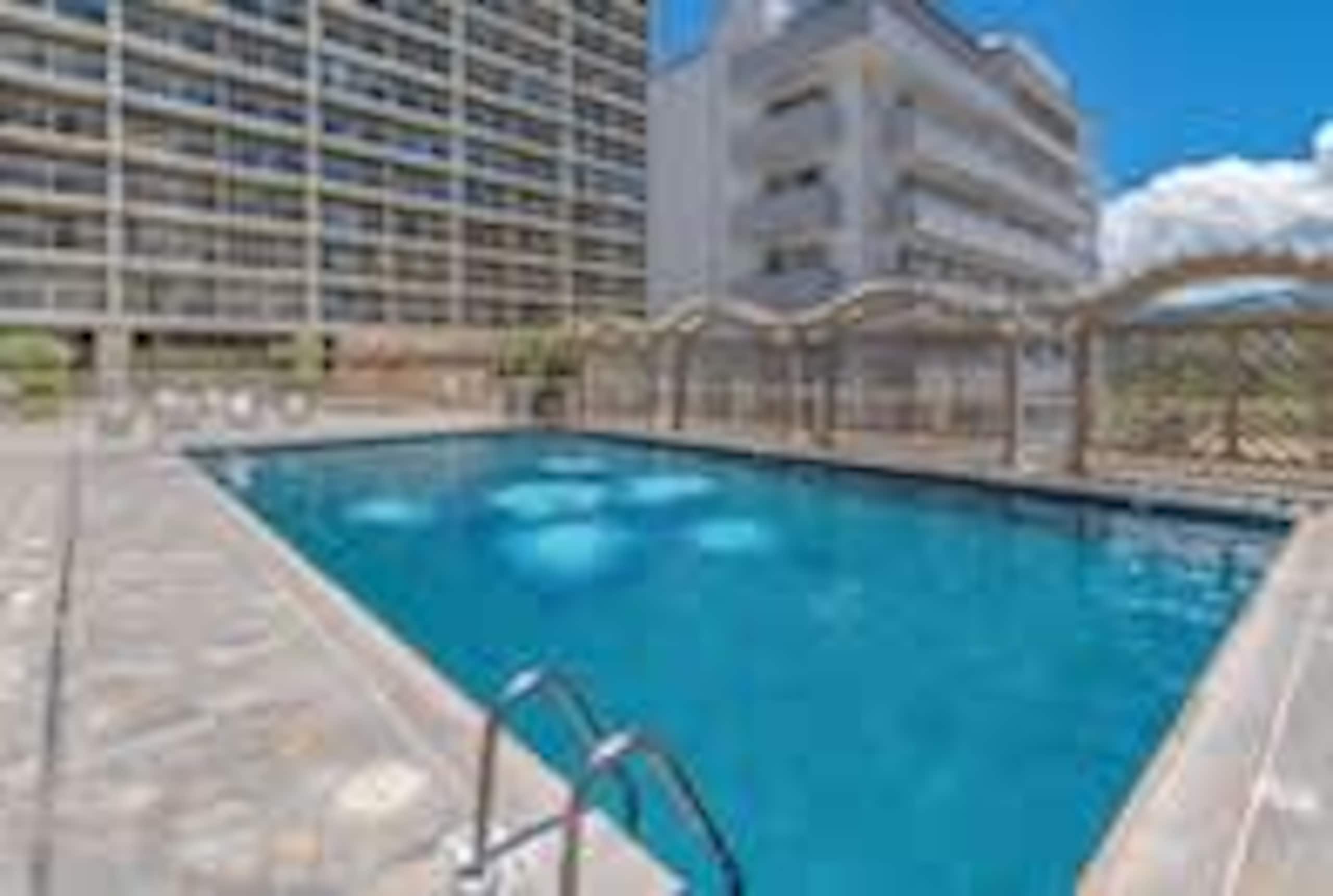 Condo in Honolulu · ★4.91 · 1 bedroom · 3 beds · 1 private bath - Image 56