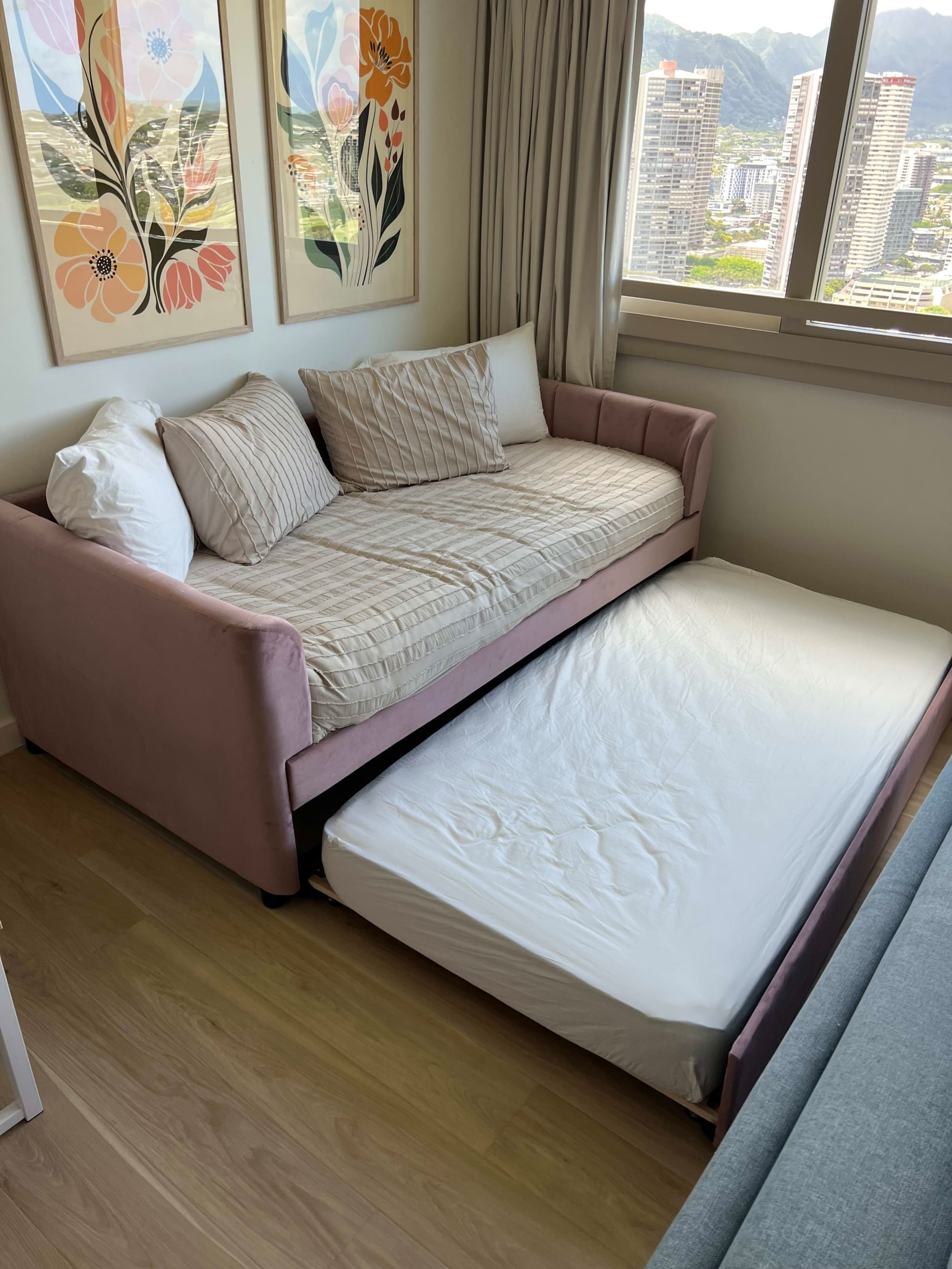 Condo in Honolulu · ★4.91 · 1 bedroom · 3 beds · 1 private bath - Image 23
