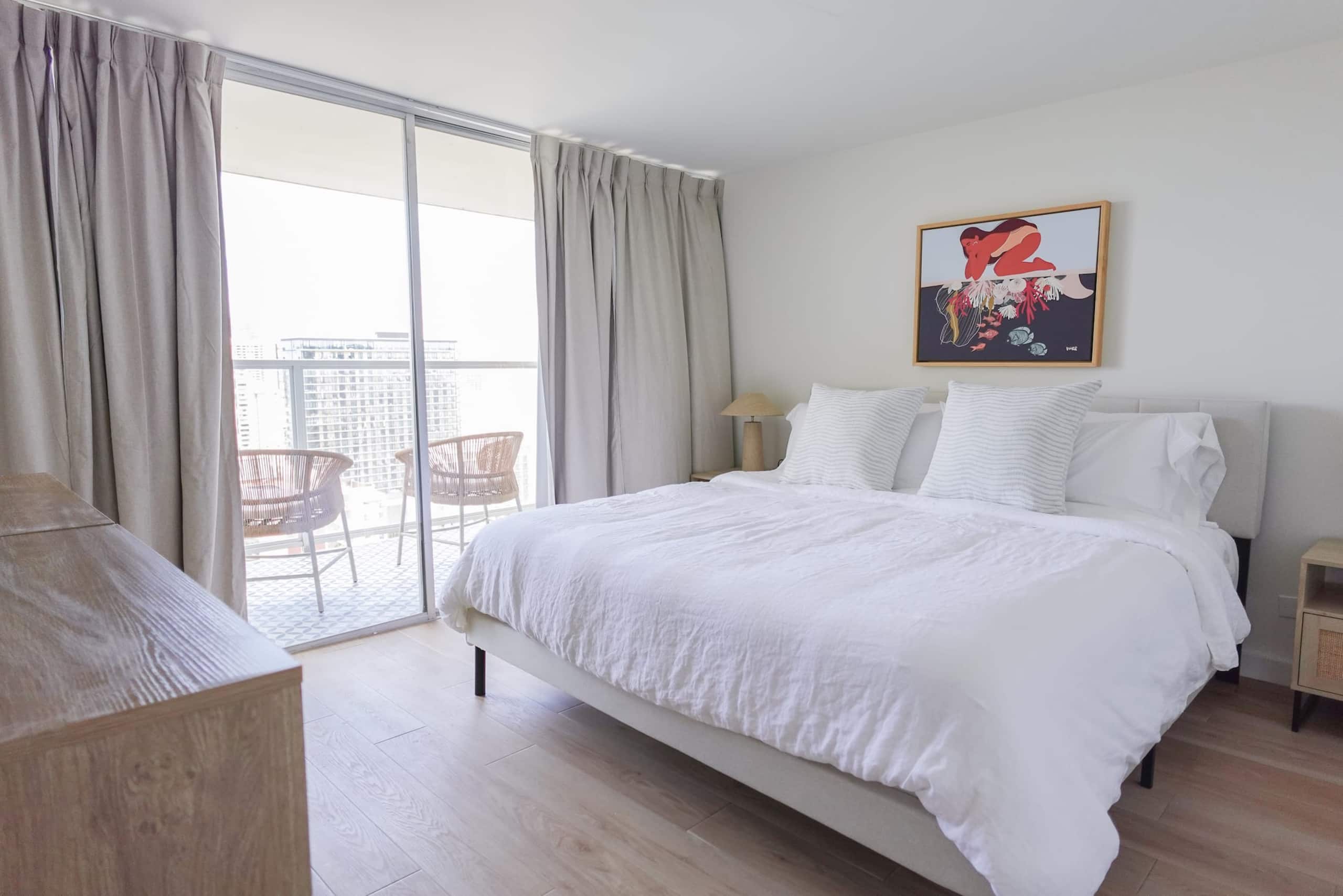 Condo in Honolulu · ★4.91 · 1 bedroom · 3 beds · 1 private bath - Image 4