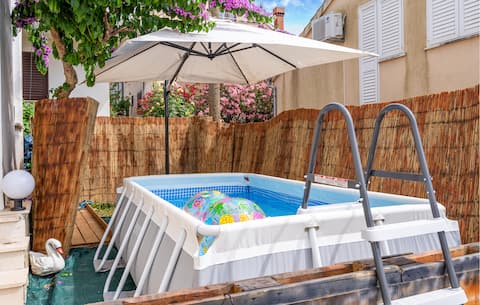 Awesome apartment in Cavtat with WiFi