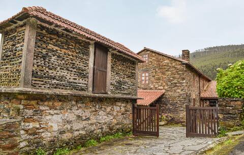 Amazing home in Cedeira with kitchen