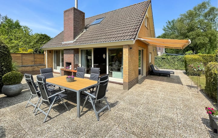 Awesome home in Lauwersoog with WiFi