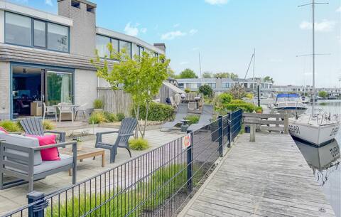 Cozy home in Lemmer with WiFi