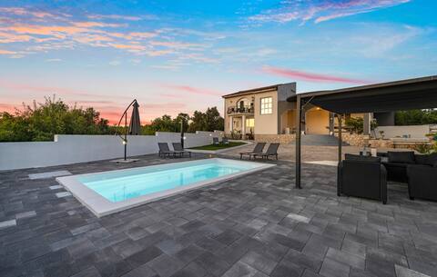 Beautiful home in Primosten with WiFi