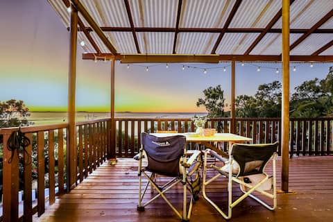 Seaview: Stunning Views of the Bay of 1770