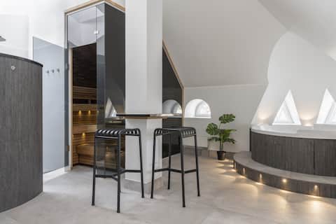 Glorious penthouse with private sauna and jacuzzi