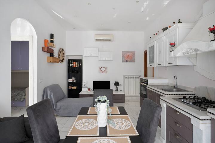 Whiteandblacknapoli gallery image 2