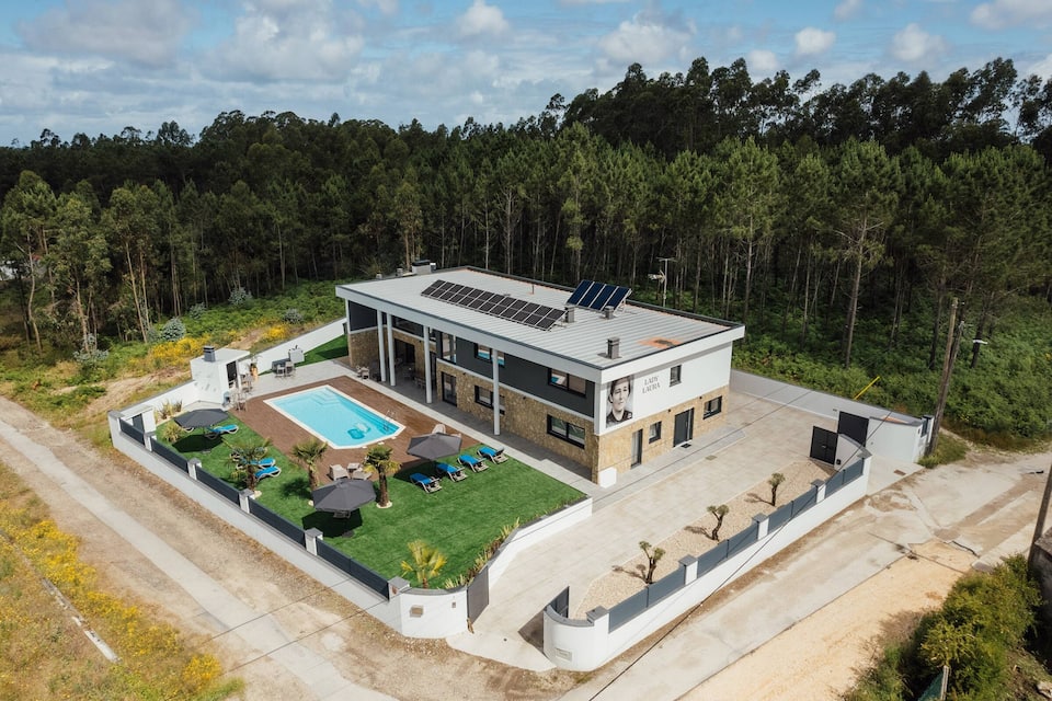 Top-earning Airbnb listing in Figueira da Foz, 8 bedrooms