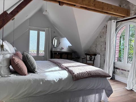 Popular Airbnb listing: Exceptional 5 bedroom house near the beach in Trouville Sur Mer