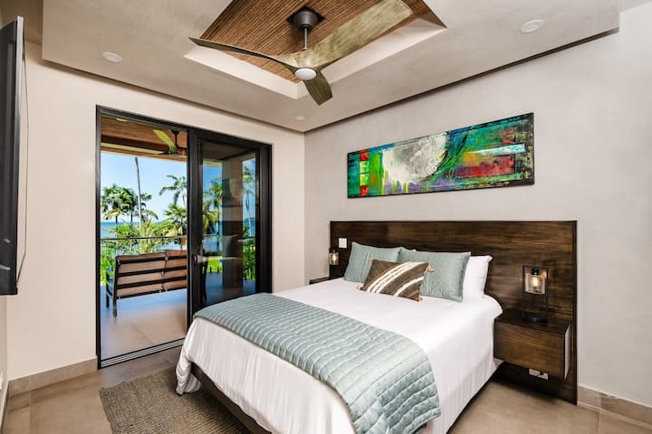 Amka ukiwa na upepo wa kitropiki, hatua kutoka kwenye mandhari yako ya bahari.

