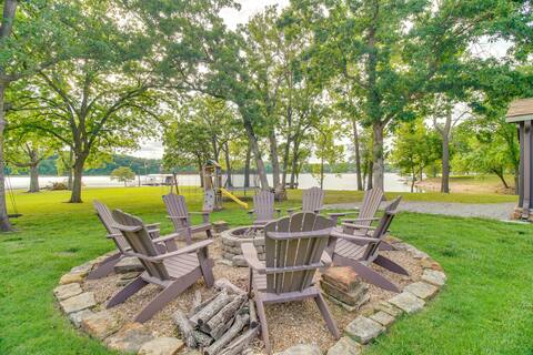 On-Site Lake Access: Group Getaway in Afton