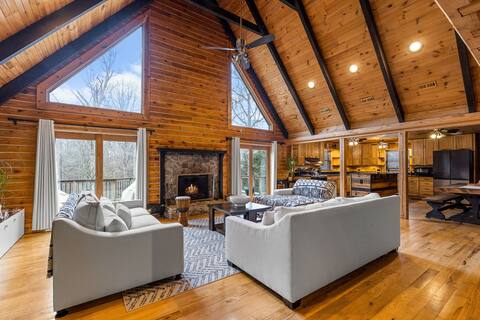 Spacious Stafford Cabin w/ Grills & Fire Pit!