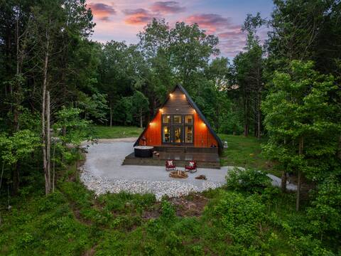 Couples Retreat with Hot Tub & View!