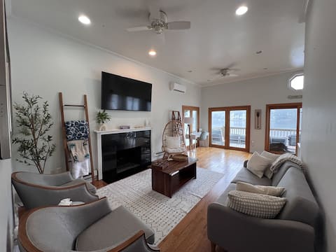 Ponder Point waterfront cottage at Cobbetts Pond