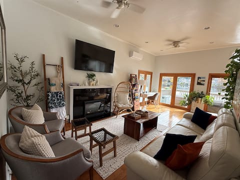 Ponder Point waterfront cottage at Cobbetts Pond