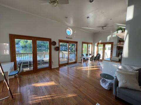 Ponder Point waterfront cottage at Cobbetts Pond