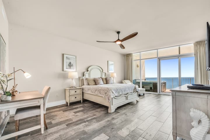 غرفة نوم رئيسية بسرير كينج