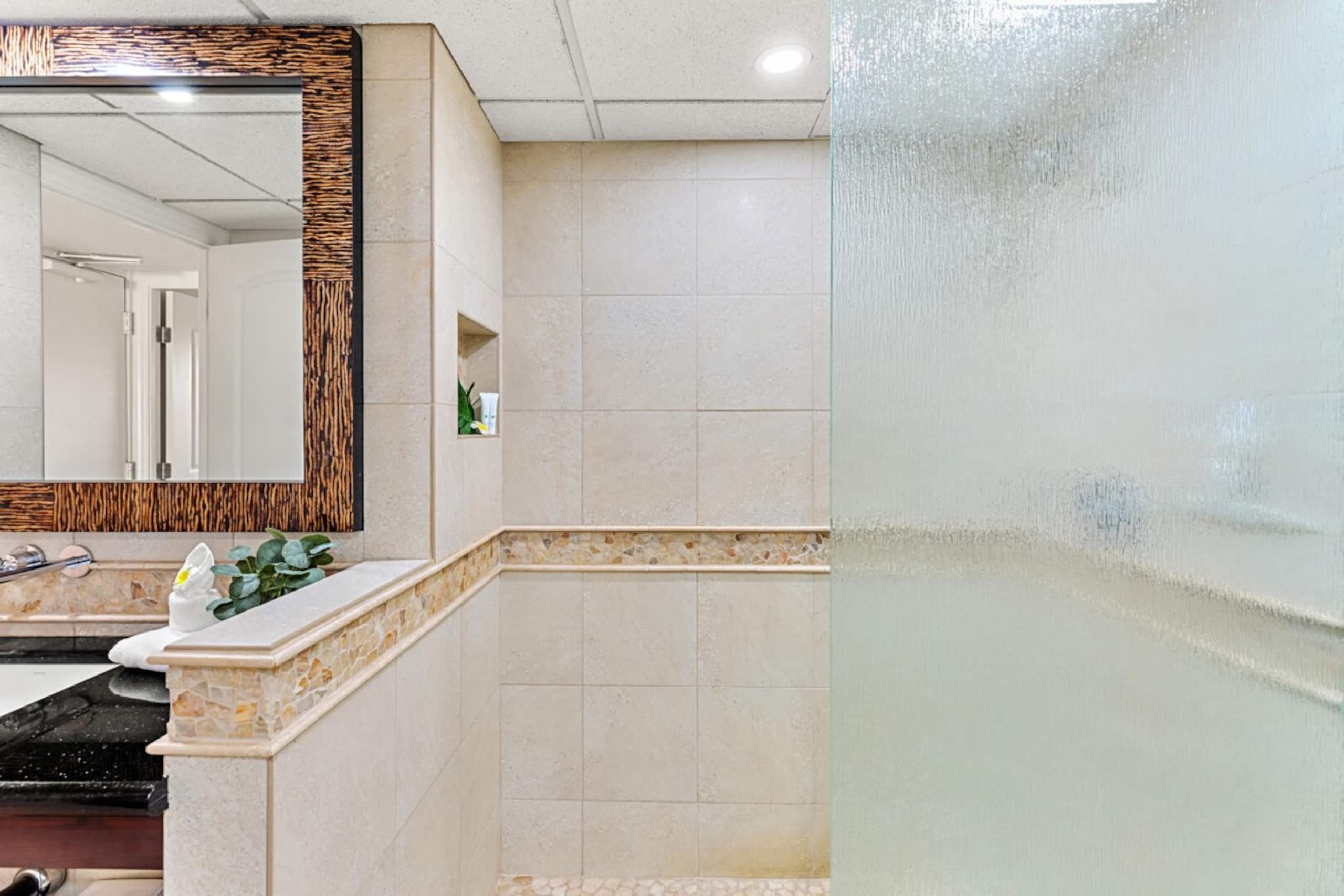 Condo in Lahaina · ★5.0 · 1 bedroom · 2 beds · 1 bath - Image 20