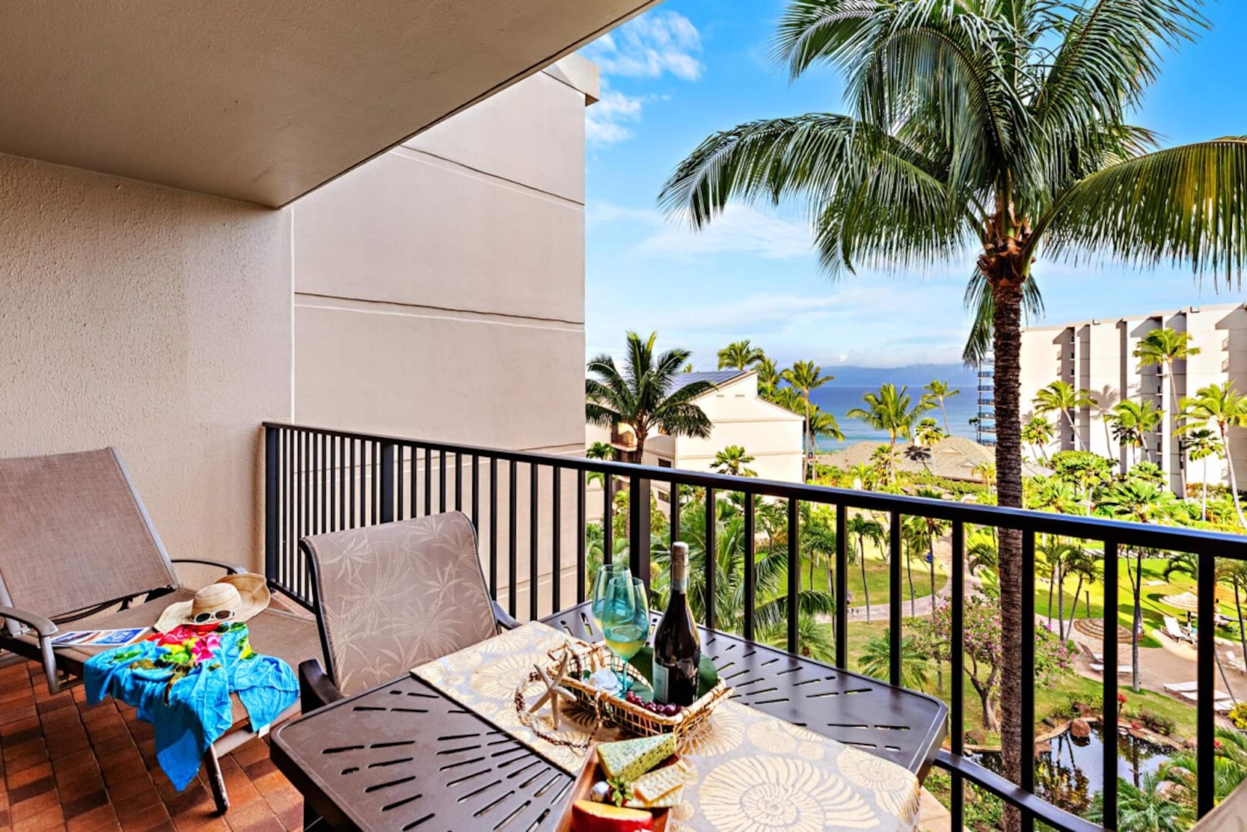 Condo in Lahaina · ★5.0 · 1 bedroom · 2 beds · 1 bath - Image 2