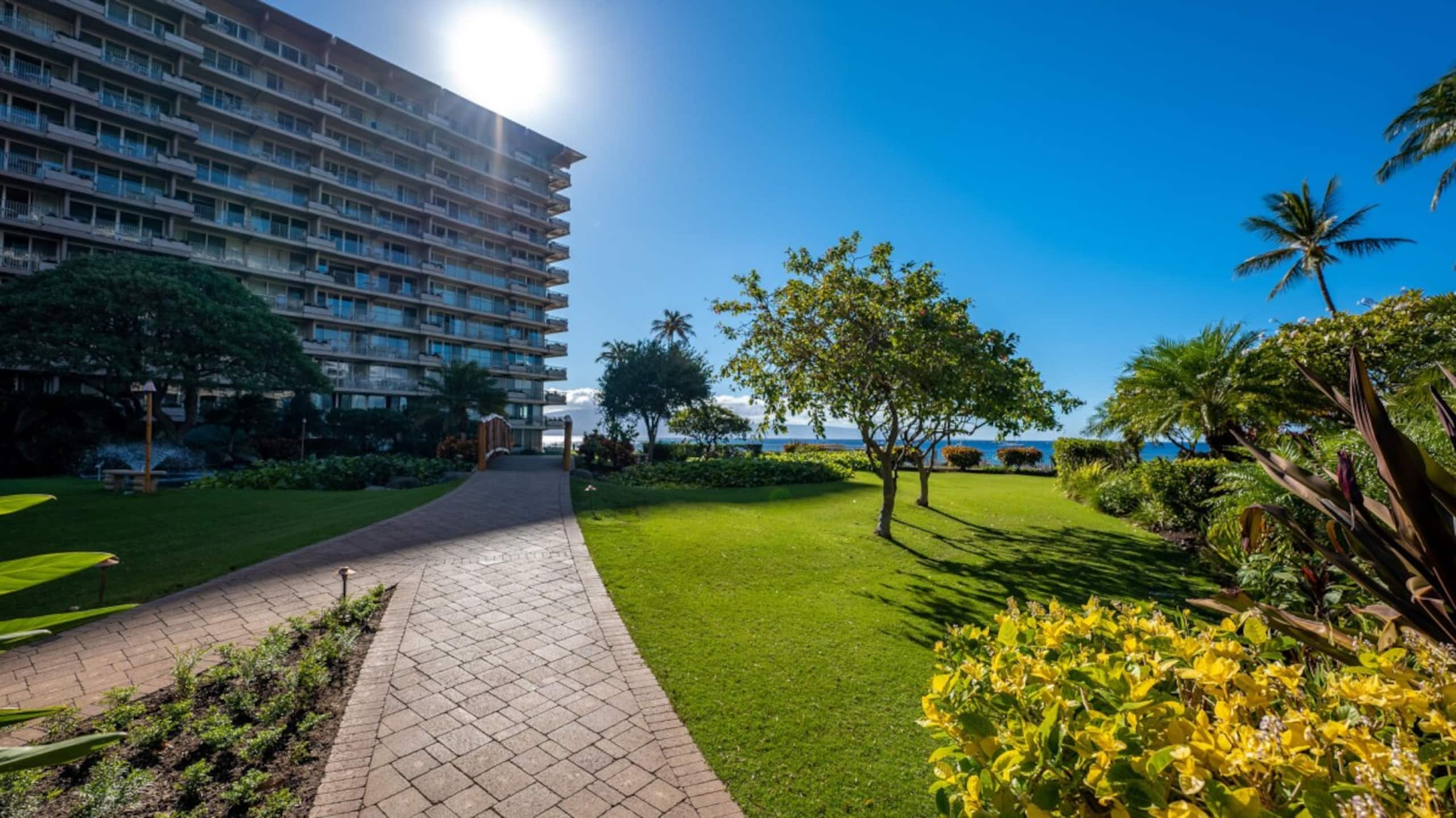 Condo in Lahaina · ★5.0 · 2 bedrooms · 3 beds · 2 baths - Image 1