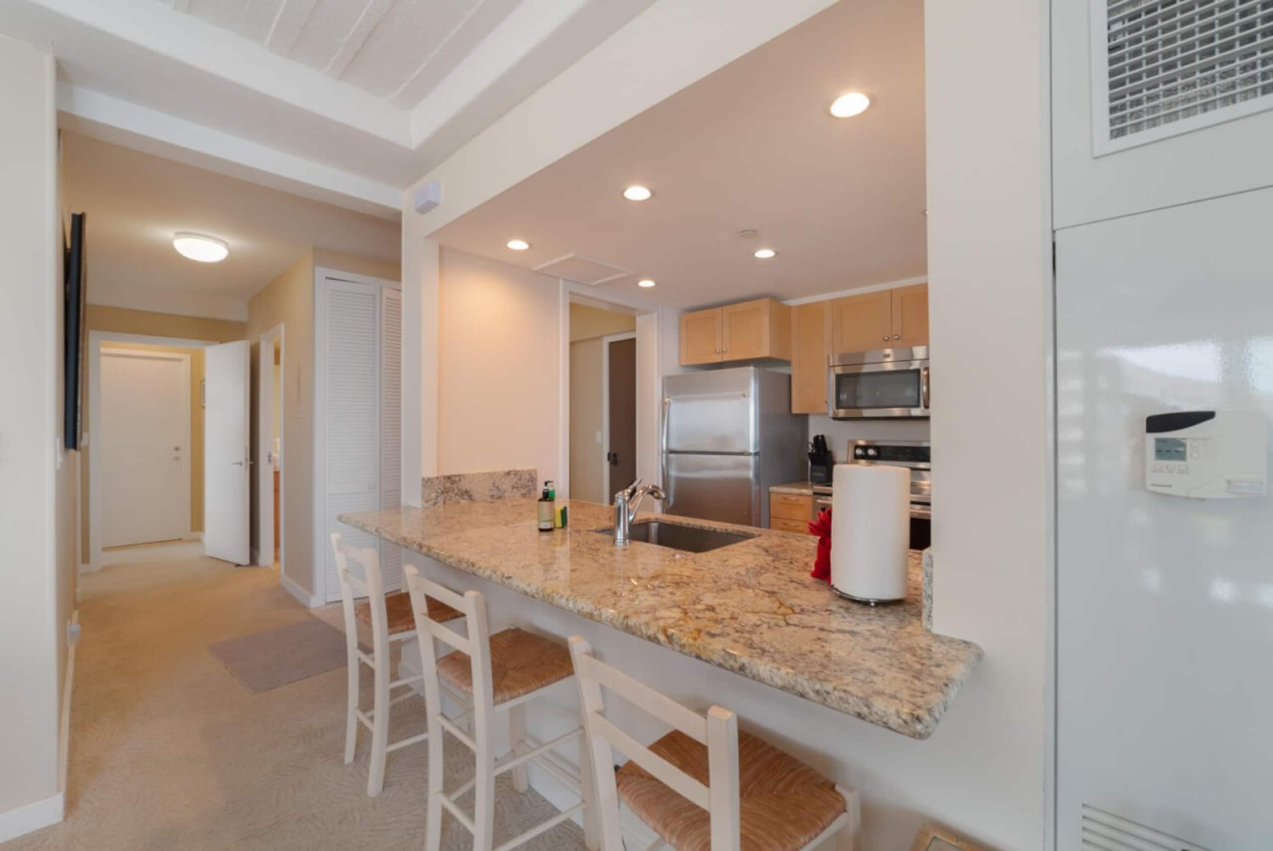 Condo in Lahaina · ★5.0 · 2 bedrooms · 3 beds · 2 baths - Image 12