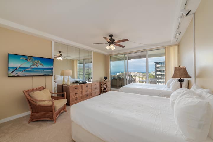 ห้องนอนห้องที่สองมีเตียงควีนไซส์ 2 เตียง