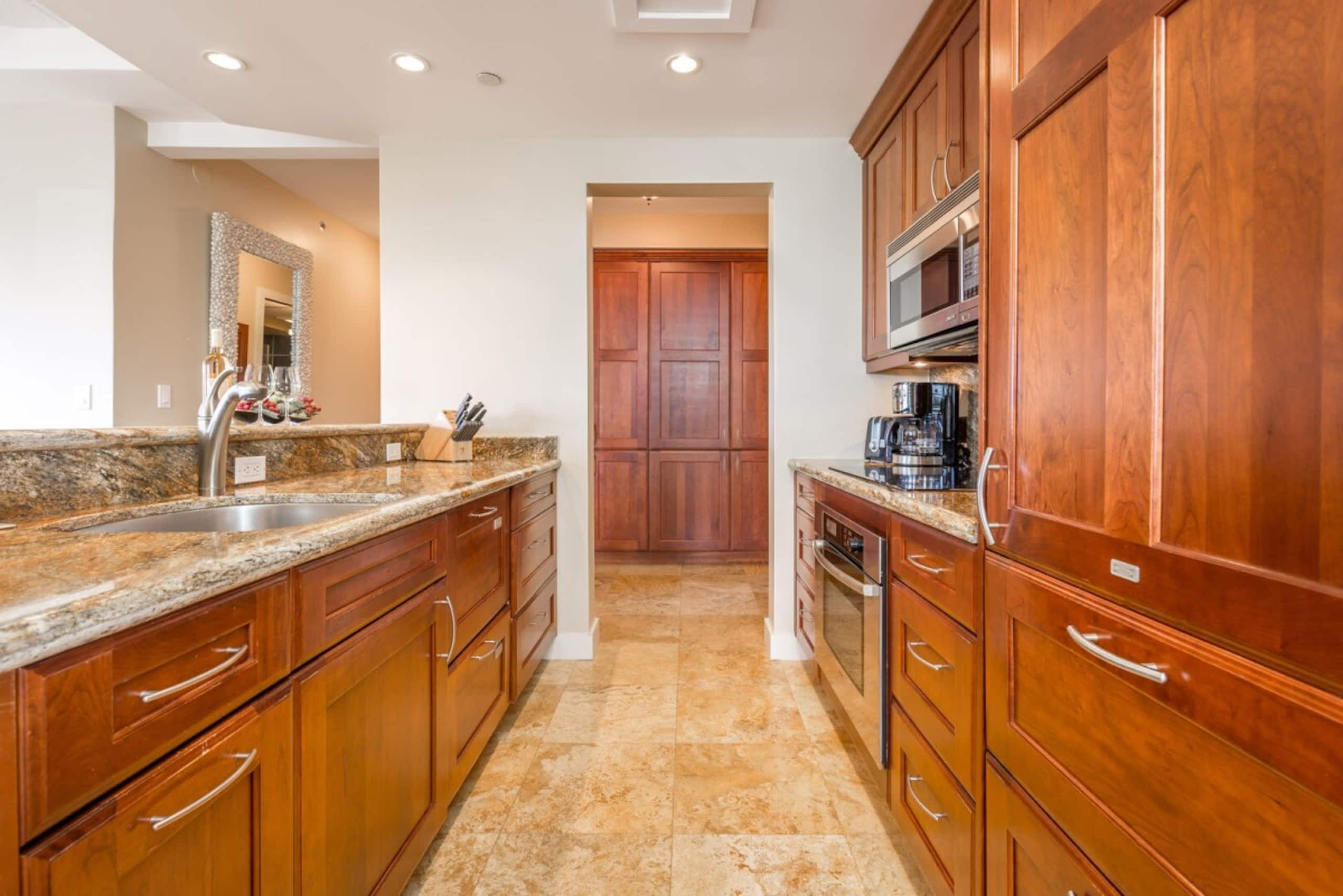 Condo in Lahaina · ★5.0 · 2 bedrooms · 4 beds · 2 private baths - Image 12