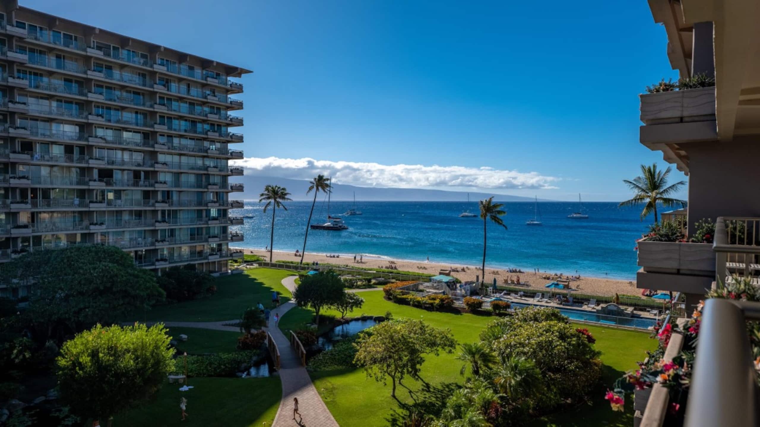 Condo in Lahaina · ★5.0 · 2 bedrooms · 4 beds · 2 private baths - Image 3