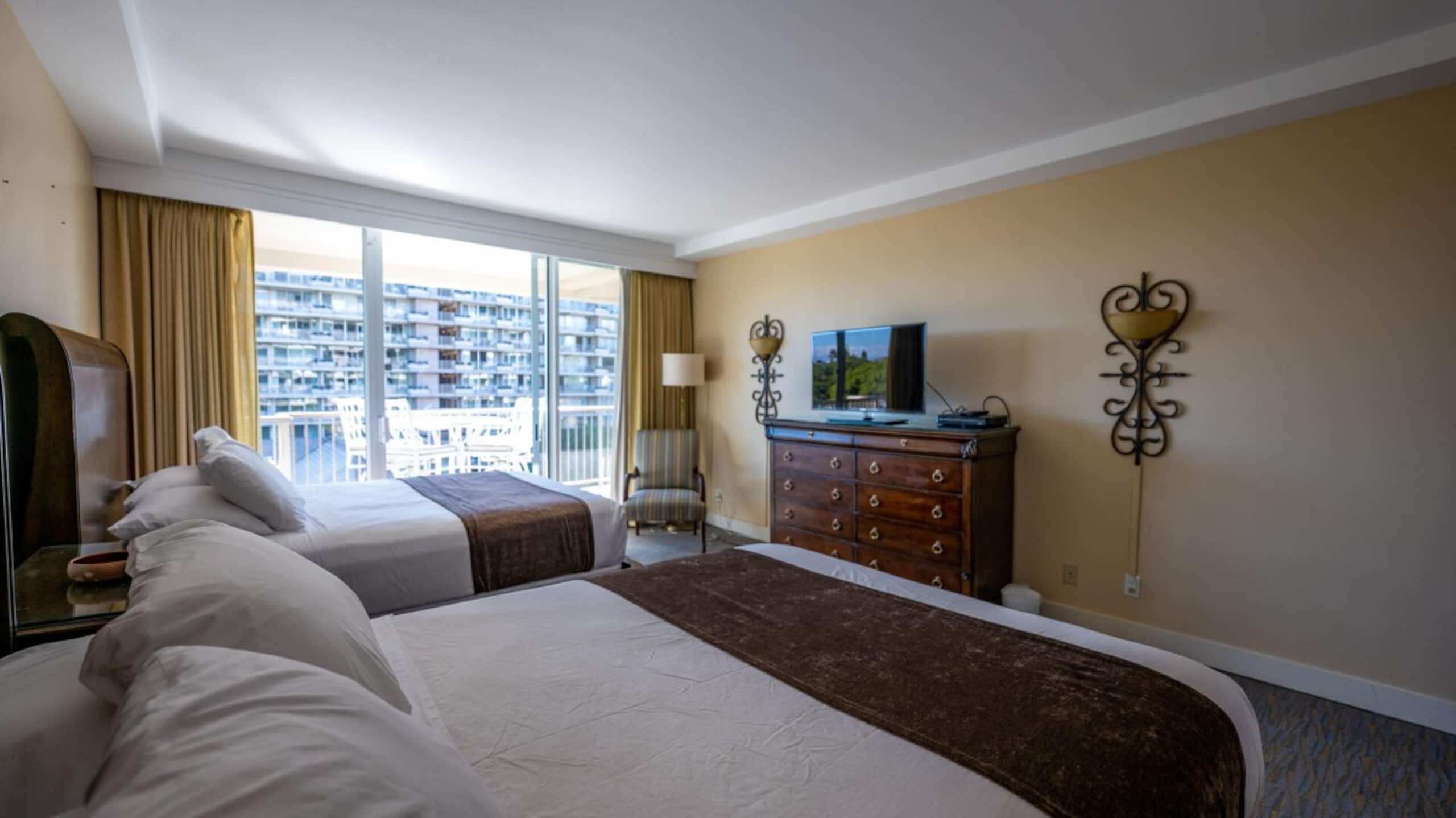 Condo in Lahaina · ★5.0 · 2 bedrooms · 4 beds · 2 private baths - Image 21