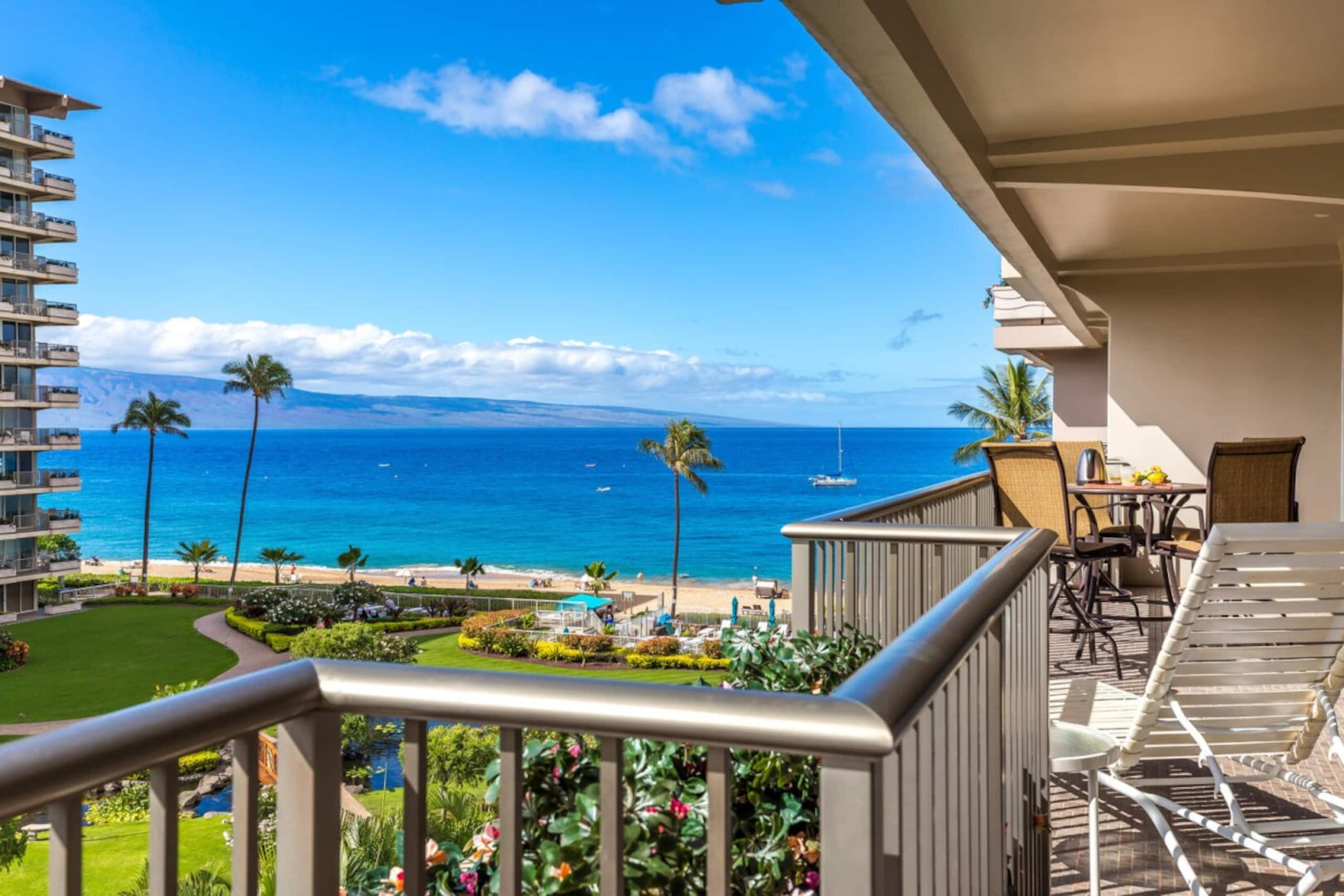 Condo in Lahaina · ★5.0 · 2 bedrooms · 4 beds · 2 private baths - Image 2