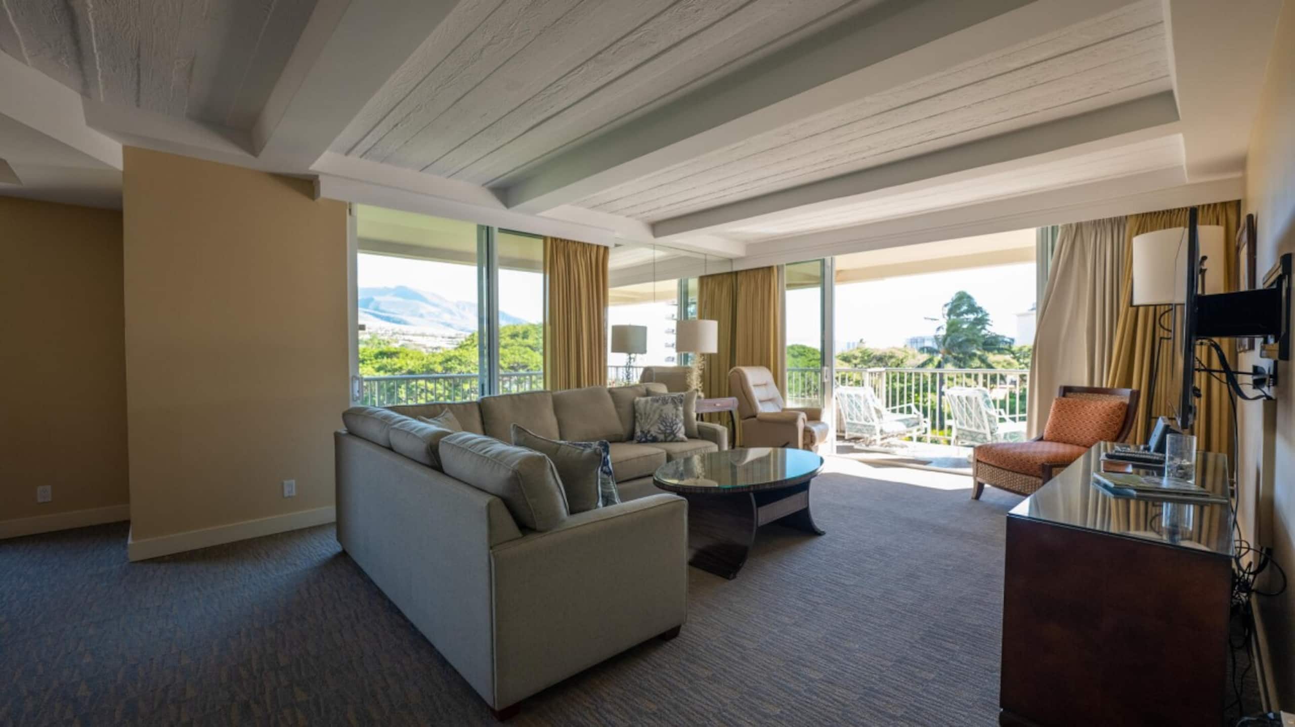 Condo in Lahaina · ★5.0 · 2 bedrooms · 4 beds · 2 private baths - Image 4