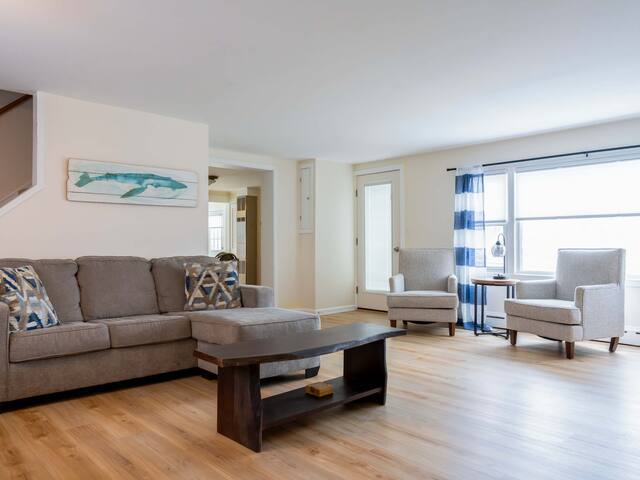 Between Beaches gallery image 5