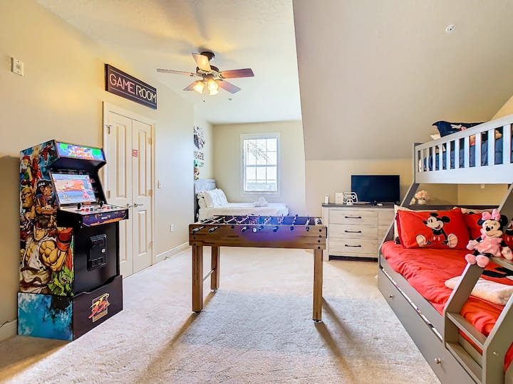 ห้องเล่นเกมพร้อมเตียงคู่และเตียงสองชั้น (เตียงคู่)