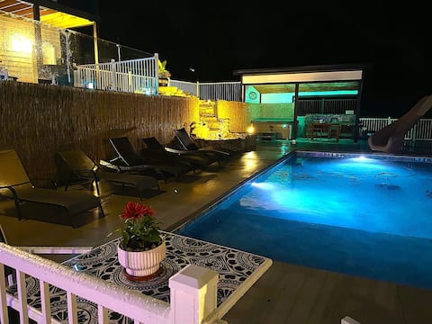 Table Rock Mega-Villa: Sleeps 29, Private Pool