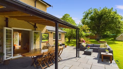 The Timbers Eco-Luxe Home with Yoga Cabin