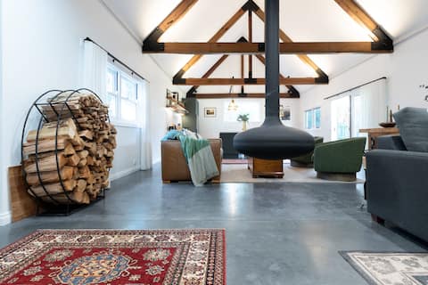 Blackwood Tree Barn Conversion with Parking & Wifi