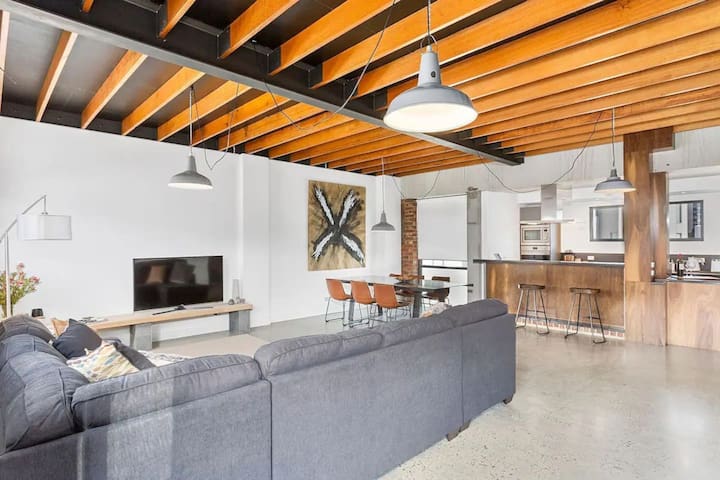 Stunning Warehouse Pad—Moments from the Waterfront