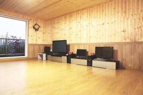 A comfortable resting space with beautiful sounds of nature
