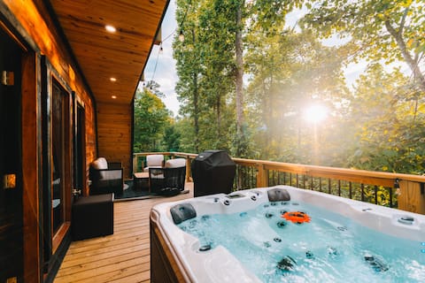 Three Story | Hot Tub + Forest View Retreat