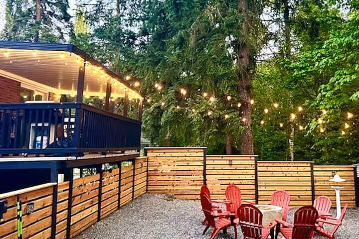 Creekside 3BR retreat w/ fire pit & BBQ